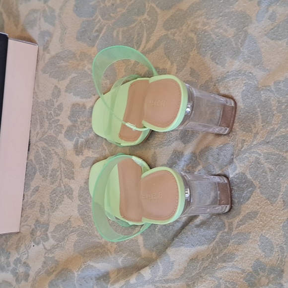 Excellent  BCBG Sandal Heels Size 7 - Picture 4 of 8